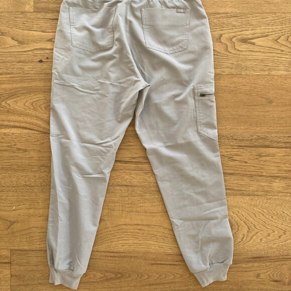 Limited edition figs light gray women's jogger scrub set - Picture 3 of 5